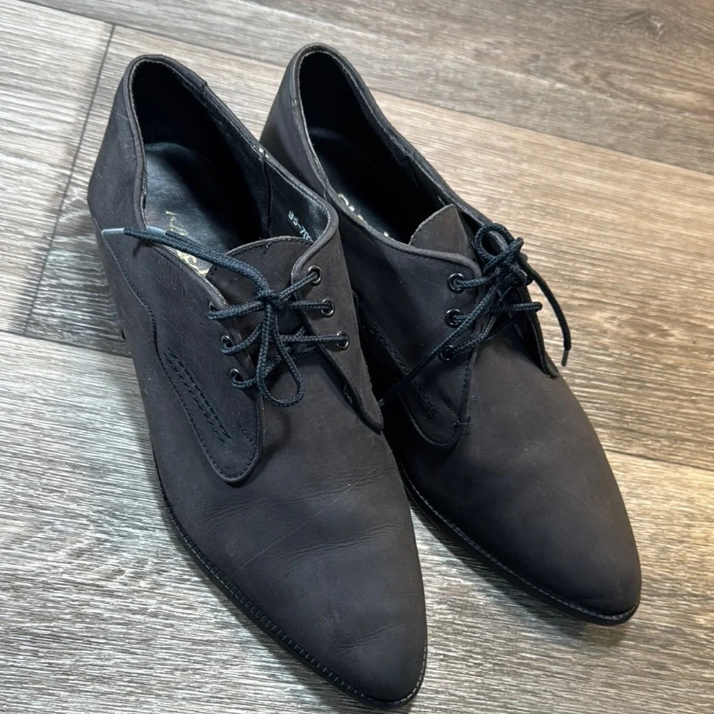 Vintage Men's Black Lace-Up Shoes size 9.5 (s49)